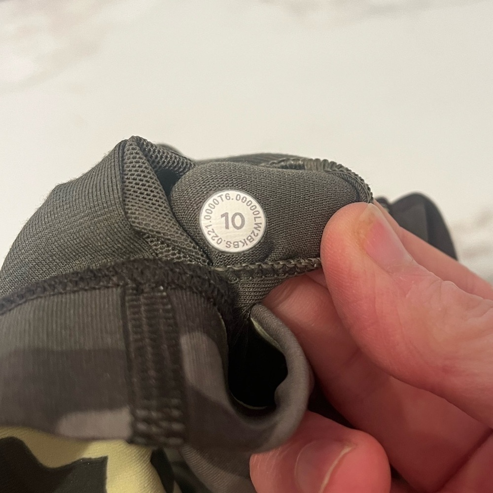 Lululemon Energy Bra *Medium Support, B–D Cup in camo crispin green - size 10 - Picture 4 of 7